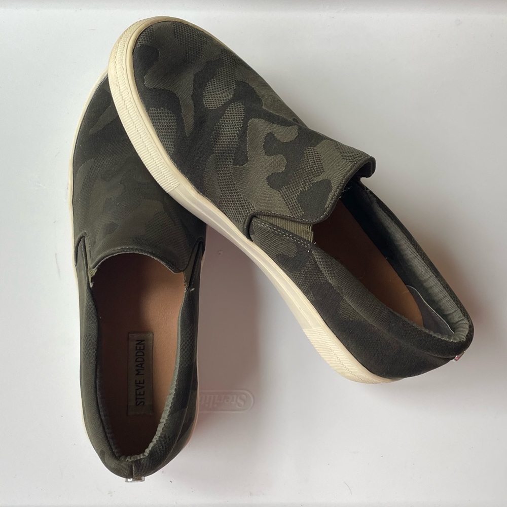 Steve Madden Gills Camo Slip-Ons